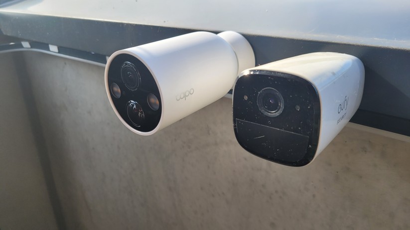 Auch die Eufy Cam 2 bietet eine magnetische Halterung.