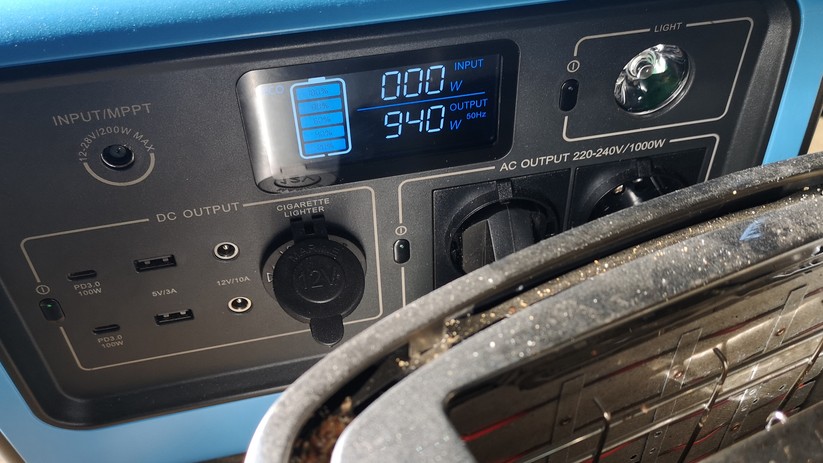 Bluetti Poweroak EB70: Der Toaster mit einer Nennleistung von 1000W funktioniert problemlos.