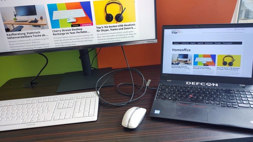 Der Samsung Monitor kommt mit integriertem USB-C-Dock, zwei USB-A-Anschlüssen und Ethernet. Der Clou: Das integrierte Netzteil des Monitors ist stark genug, um das Notebook mit bis zu 92W zu laden. 