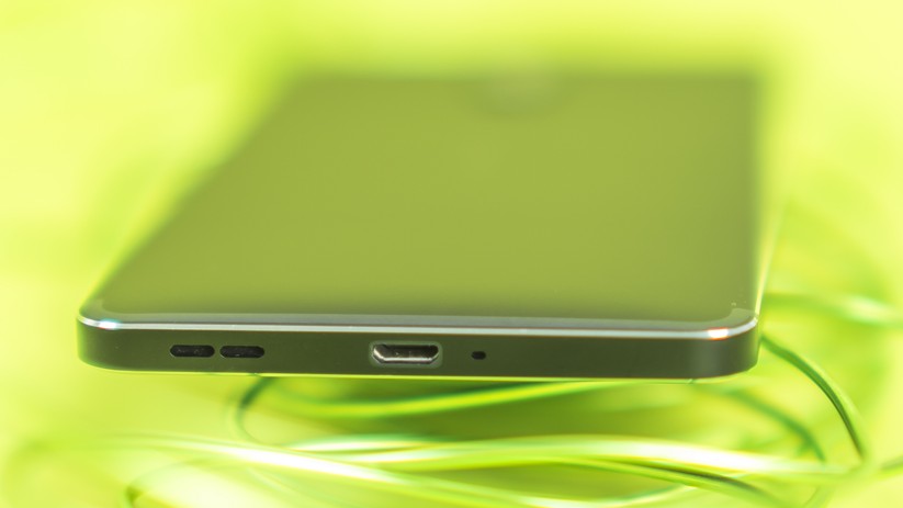 Statt mit USB Type C kommt das Nokia 6 noch mit microUSB.