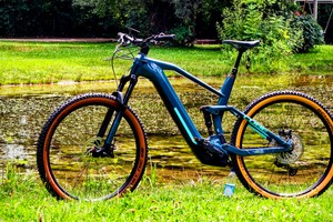 E-Mountainbike Cube Stereo Hybrid 140 HPC Race im Test: Carbon-Fully & Bosch CX
