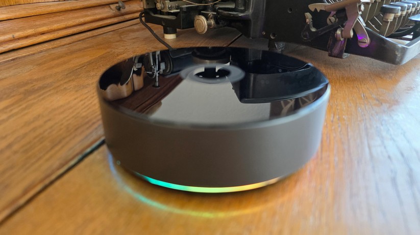 Homey Pro (2026) mit 1,5 GHz Quad-Core ARMv8, 4GB RAM, 8 GB eMMC Flash, WLAN 2,4- und 5-GHz, Zigbee 3.0, Z-Wave, Thread, Matter, Bluetooth, Infrarot, 433 MHz, Ethernet per Adapter