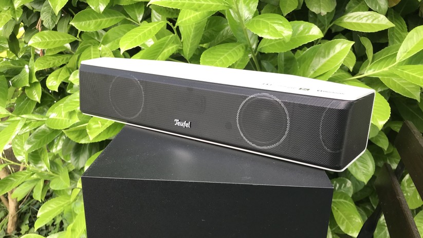 Die Teufel Cinebar One ist mit ihren 35 cm im Vergleich zu anderen Soundbars geradezu winzig.