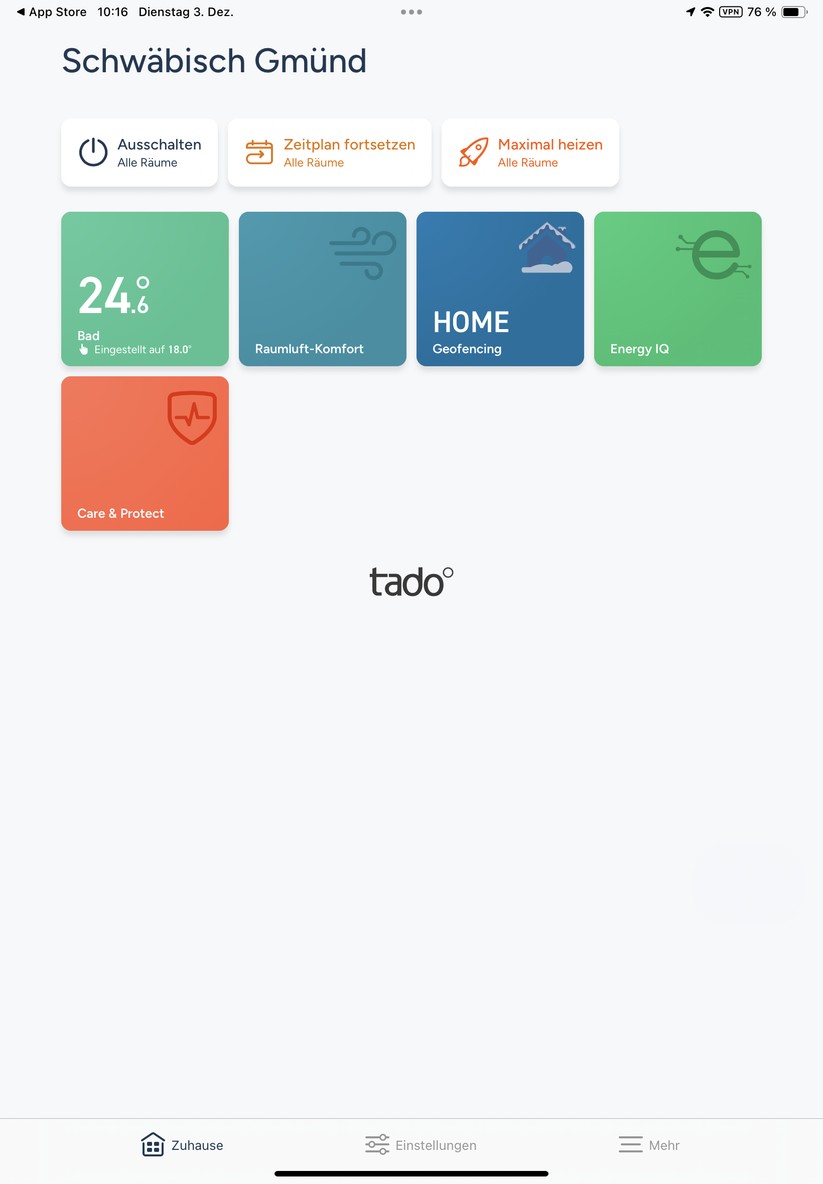 Die Tado-App sieht nicht nur schön aus, sondern bietet auch Verlaufsgrafiken für Temperatur und Heizperiode. Außerdem lässt sie sich einfach bedienen. Heizpläne sind im Handumdrehen erstellt.