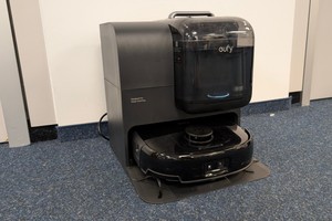 Eufy Omni E28 Hydrojet im Test: Saugroboter und Nasssauger für Polster & Auto