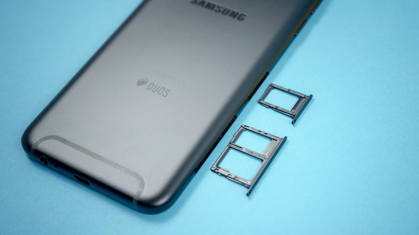 Dual-SIM und Speicherkarte des Galaxy A6.