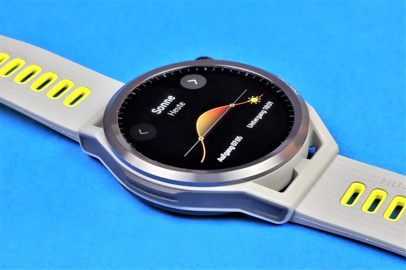  Den Zeitpunkt für den Sonnenauf- und -untergang zeigt die Watch GT Runner sehr anschaulich an.