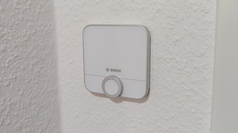 Das außergewöhnliche LED-Matrix-Display des Bosch-Thermostats leuchtet maximal 30 Sekunden. Home-Assistant-Anwender können es mit einer Automatisierung dauerhaft zum Leuchten bringen. Das könnte sich aber negativ auf die Lebensdauer der LEDs auswirken.