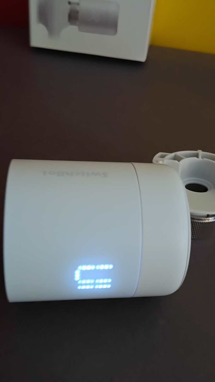 Switchbot Radiator: Das smarte Heizkörperthermostat fällt relativ kompakt aus, bietet viele Adapter, arbeitet zuverlässig und ist relativ günstig.