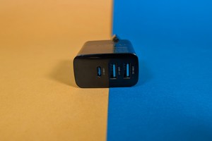 Handy-Ladegerät mit Display, 30 Watt & 3 Ports: Revolt ZX-3291-675 im Test