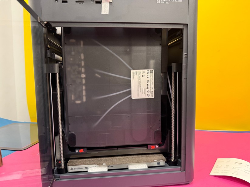 Ist der Schaumstoff draußen, kommt beim Combo-Paket der Materialwechsler AMS in den Blick.