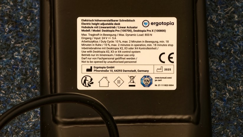 Ergotopia Desktopia Pro X