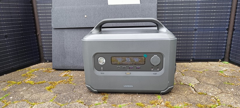 Powerstation Ugreen Power Roam 1200 mit Solarpanelen