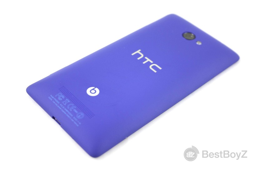 Windows Phone 8X by HTC von der Rückseite