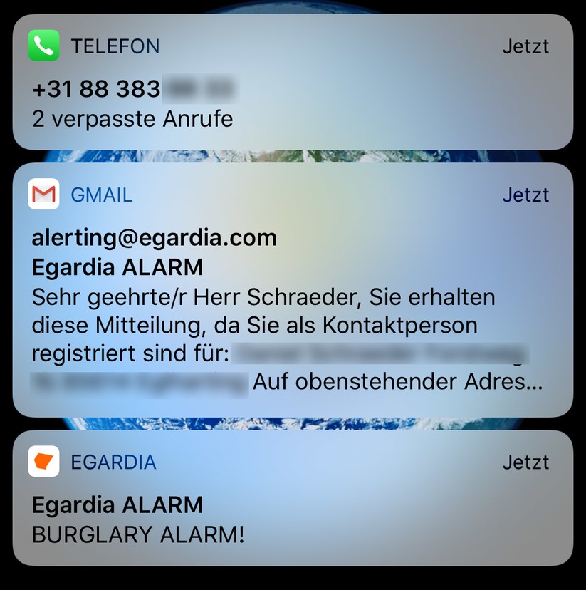 Push-Benachrichtung per App, E-Mail, zwei Anrufe und beim kostenpflichtigen Abo geht die Information an bis zu sechs Nutzer.