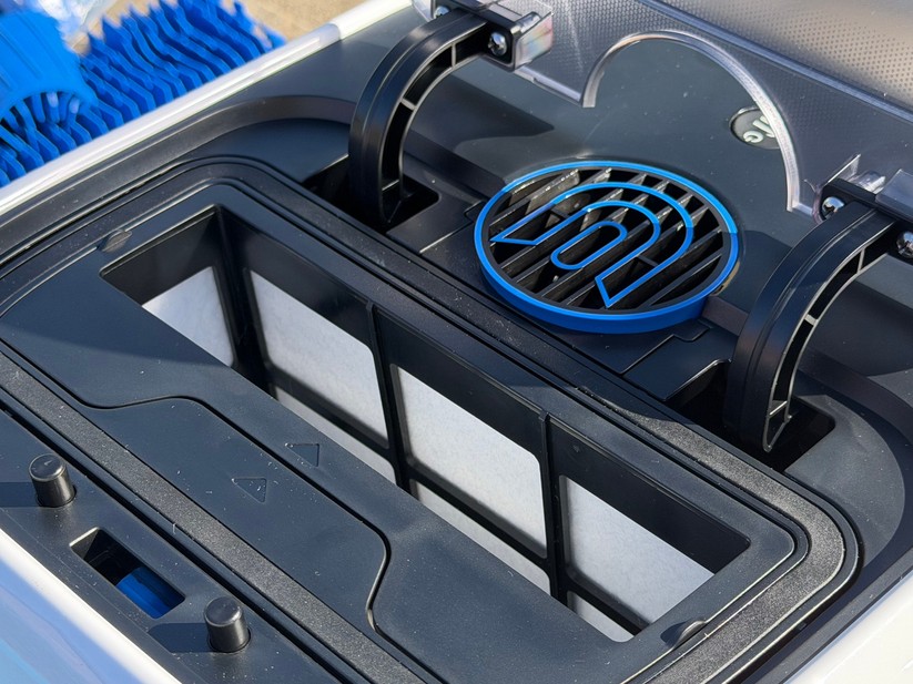 Ecovacs Ultramarine P1