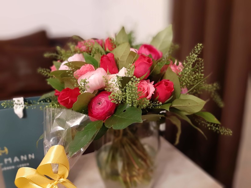 Bild bei Kunstlicht mit Live-Fokus (Bokeh)