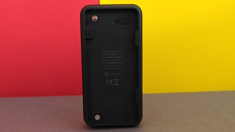 Switchbot Lock Ultra mit Keypad Vision: Tür aufsperren per Gesicht, Fingerabdruck oder PIN-Code