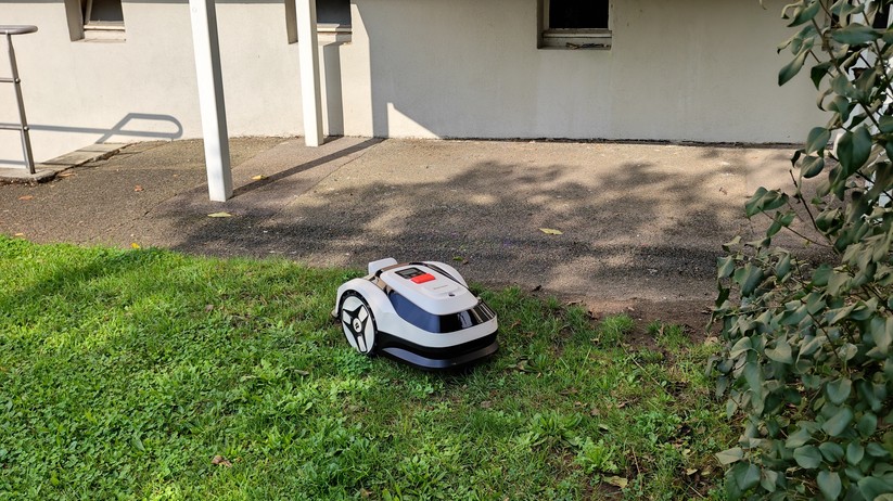 Roboup Raccoon 2 SE: Günstiger Mähroboter ohne Begrenzungskabel für Gärten mit festen Grenzen