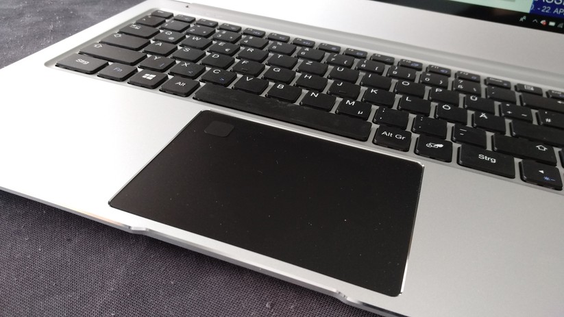Gemessen am günstigen Preis des Gerätes machen Touchpad und Tastatur einen guten Job.