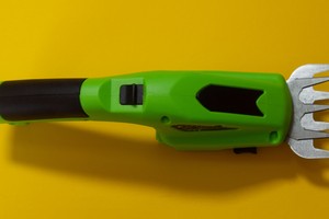 Akku-Gartenschere AGT ZX-5894 von Pearl im Test: günstig, mit USB-C und zwei Aufsätzen