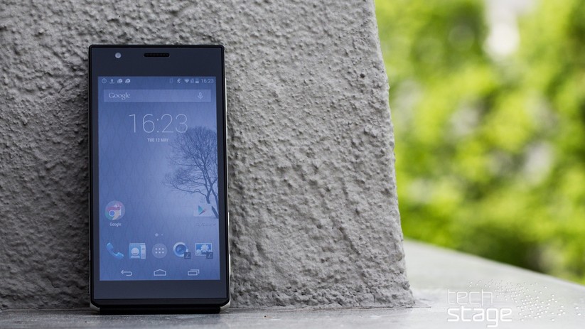 Von der Smartphone-Seite betrachtet wirkt das Panasonic Lumix DMC-CM1 etwas altbacken. Schuld ist das Display-zu-Gehäuse-Verhältnis.