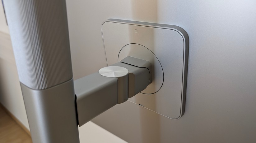 LC-Power LC-M32S4K – Höhenverstellbare Befestigung