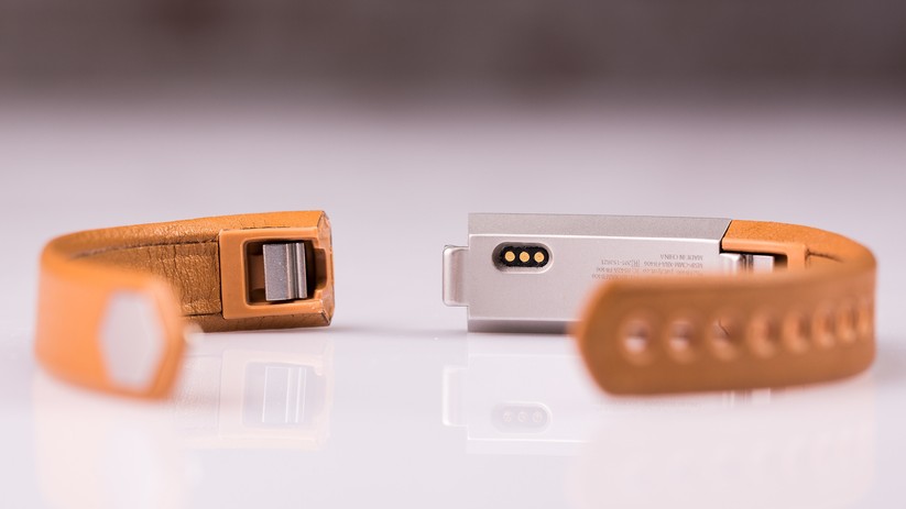 Die Armbänder lassen sich schnell und einfach austauschen.