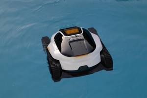  kompakter Poolroboter mit viel Kraft für 500 Euro