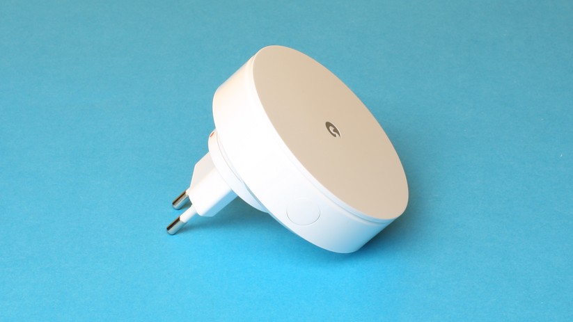 Die eigentliche Alarmzentrale sieht wie ein kompaktes Steckernetzteil aus.