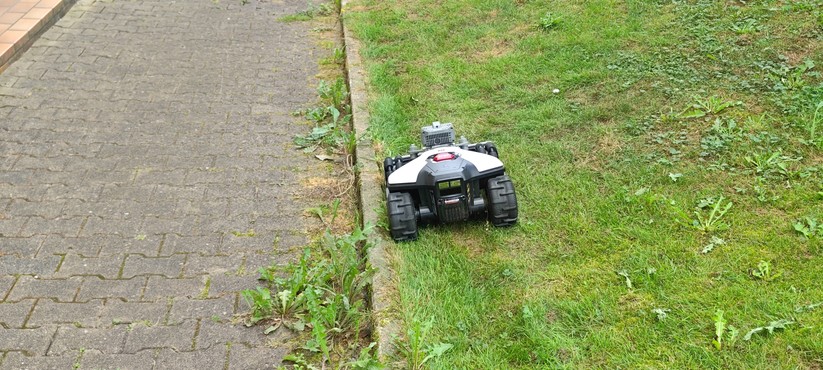 Mammotion Luba Mini AWD Lidar im Einsatz