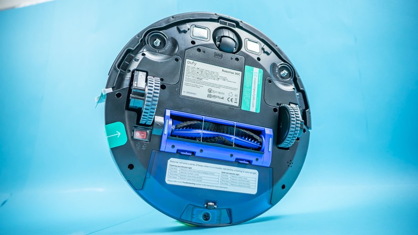 Unterseite des Anker Eufy Robovac 30C