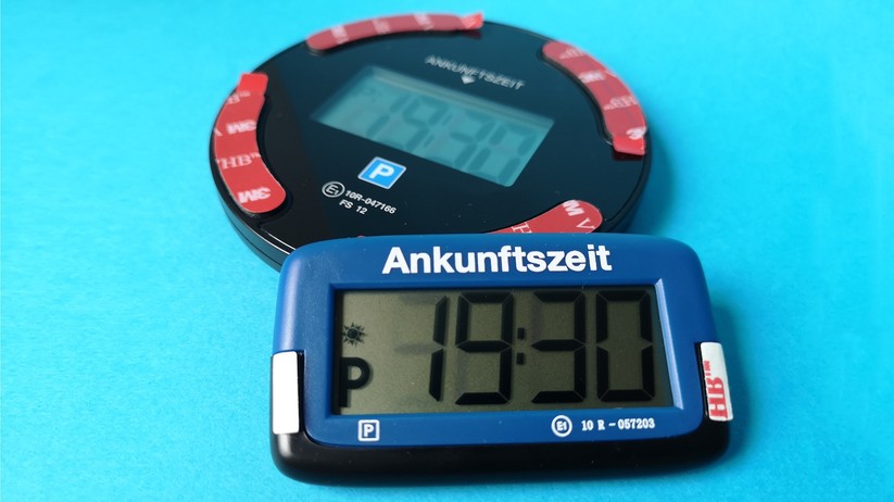 Sie sind klein, günstig und praktisch: elektronische Parkscheiben.