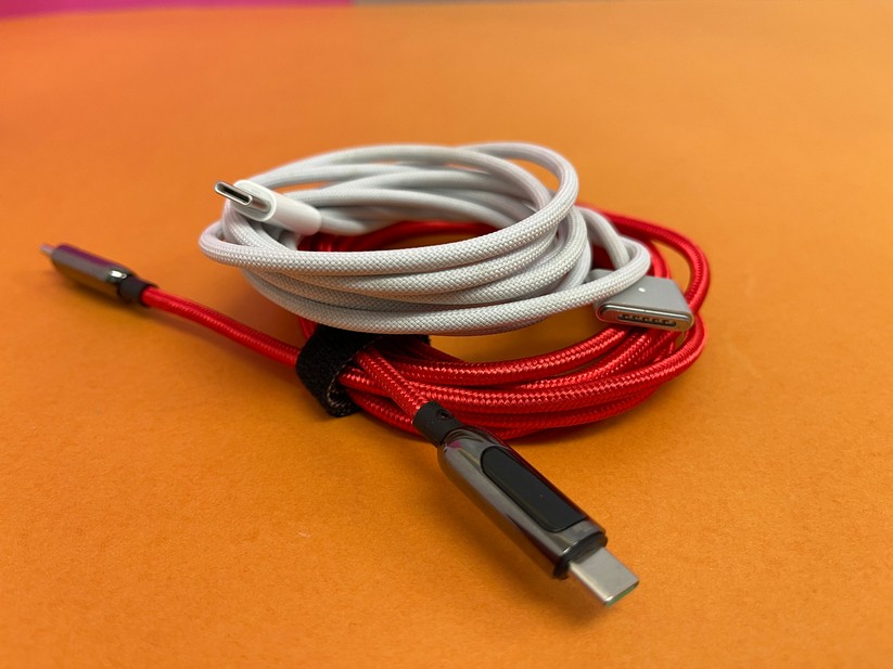 Die MacBooks laden sowohl über USB-C-PD als auch über MagSafe.