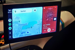 Android Auto und Carplay nachrüsten: Lamtto RC18 7" Auto-Bildschirm im Test
