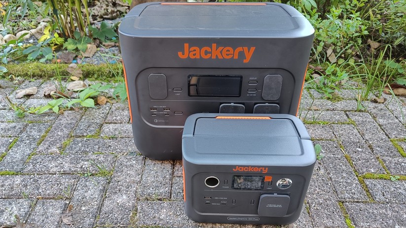 Jackery Explorer 300 Plus und Explorer 2000 Pro im Größenvergleich.