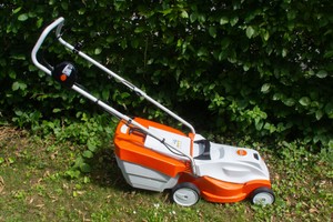 Akku-Rasenmäher Stihl RMA 235.1 im Test: kompakt, wendig und gut