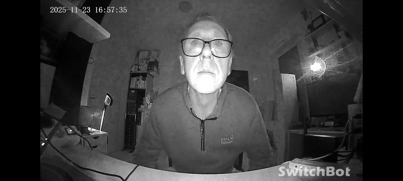 Die Videoaufnahmen könnten besser sein. In heller Umgebung ist die Bildqualität noch halbwegs o.k., bei Dunkelheit wird das Bild schnell grobkörnig und Bewegungen werden nur verzögert dargestellt.