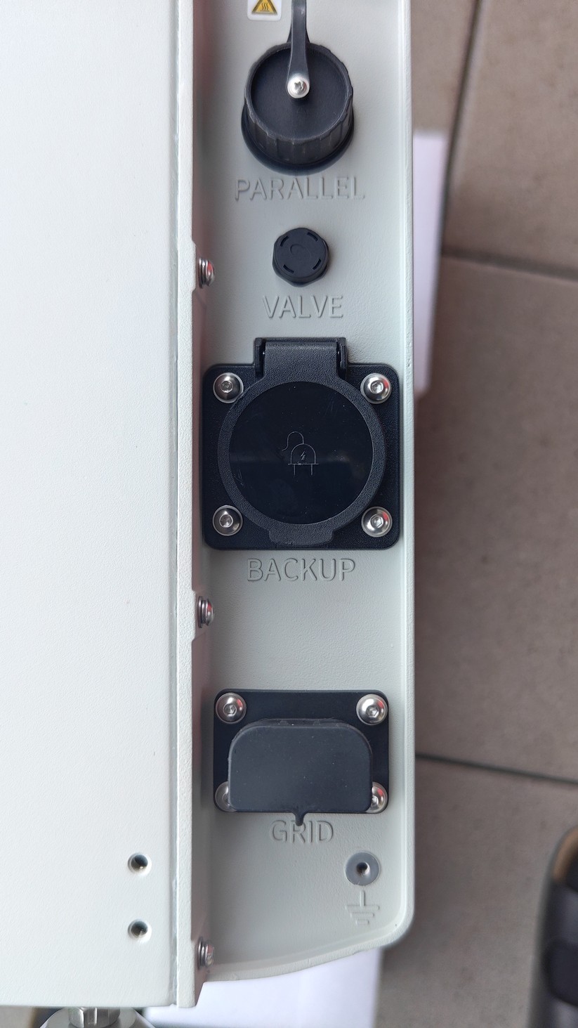 SunEnergyXT 500 Pro: Speicher für BKWs und kleine PV-Anlagen mit vier MPPTs und 5 kWh Kapazität