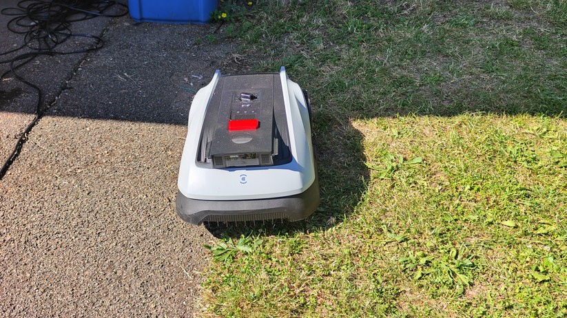 Ecovacs Goat O600 RTK bietet eine Schnittbreite von 19 cm und ist für Rasenflächen bis 600 m². 