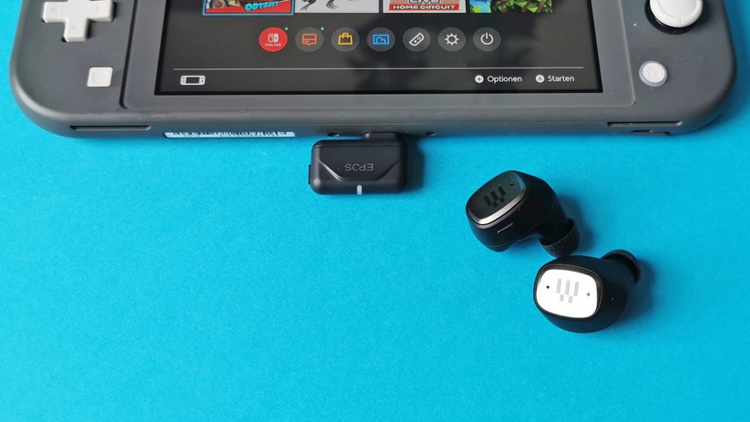 Bluetooth-Kopfhörer bekommt man nur per Dongle an die Switch, hier im Bild die GTW 270 Hybrid von Epos. 