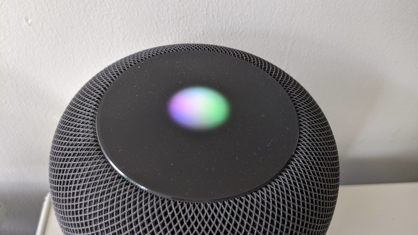 Per Sprachbefehl über Smart-Speaker lassen sich neben Informationen abzurufen auch Prozesse im Smart-Home steuern.