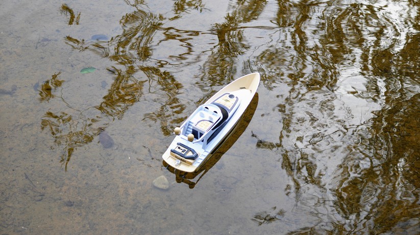 Carson RC Yacht Hurikan
