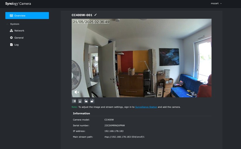 Die CC400W bietet auch einen Zugriff per Browser. Dort kann man sie auch auf Onvif umstellen, um sie etwa mit Hoem Assistant zu steuern. Allerdings steht sie in diesem Fall nicht mehr unter Synology Surveillance Station zur Verfügung, respektive die Einbindung per Onvif führt dort zu Verbindungsabbrüchen. 