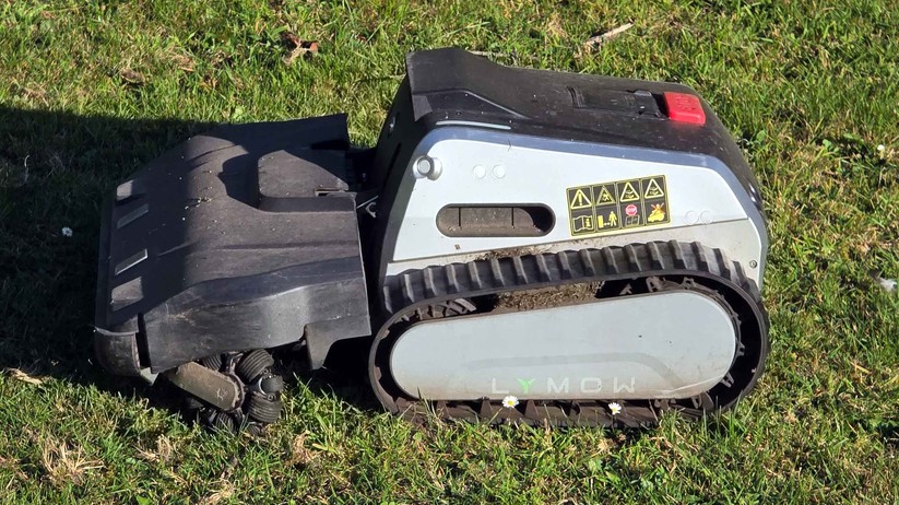 Lymow One Plus: Mähroboter mit Raupenantrieb, RTK- und kameragestützte Navigation sowie ungewöhnlich große Rotationsmesser.