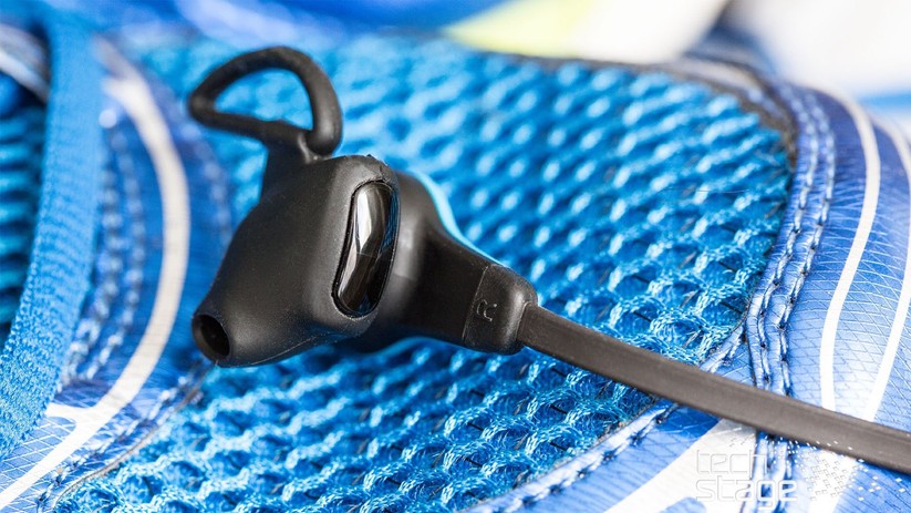 Der Pulssensor steckt im rechten Ohrstöpsel des SMS Audio BioSport.