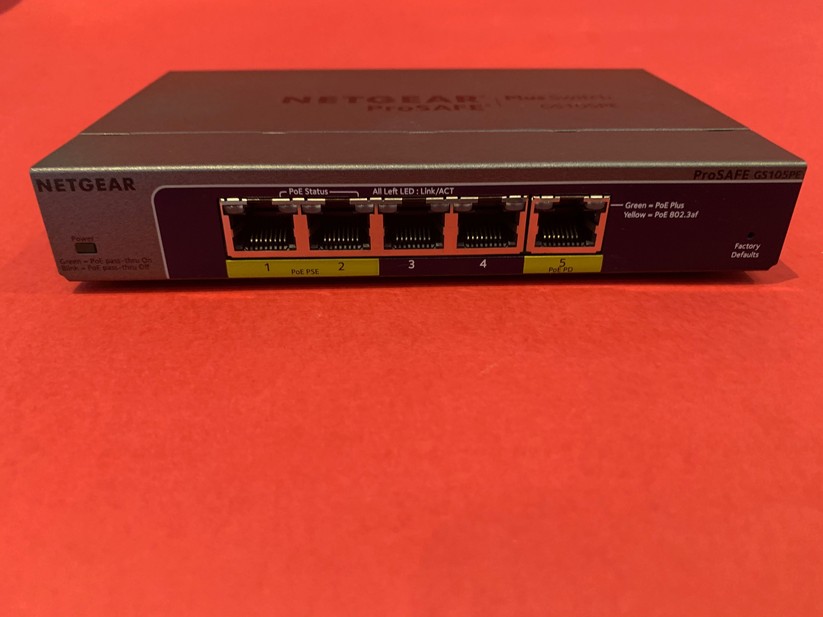 Ein PoE-tauglicher Switch. 