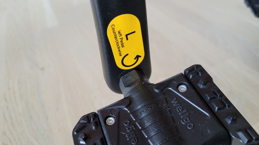 Faltbares E-Fatbike mit Doppelfederung und ergonomischer Sitzposition