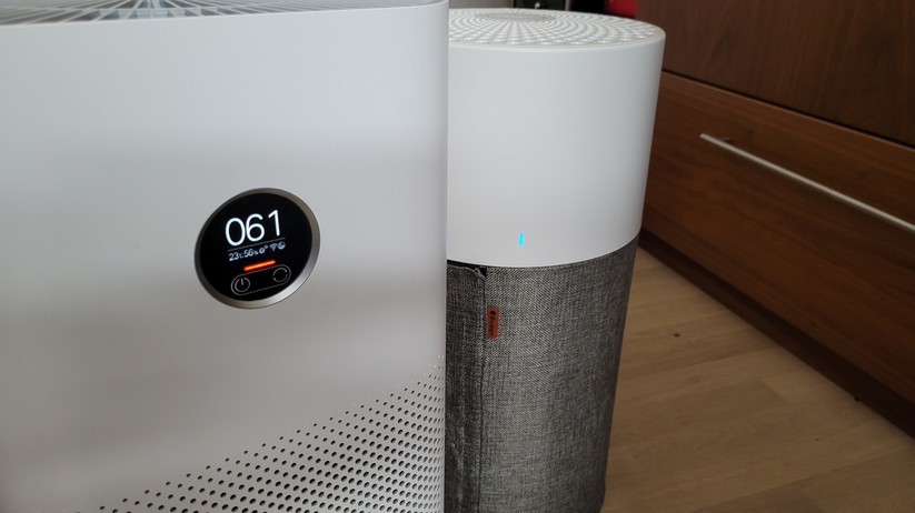 Blueair Blue 3410: Während der Xiaomi bereits eine schelchtere Luftqualität signalisiert, ist beim Blue 3410 noch alles im grünen Bereich.