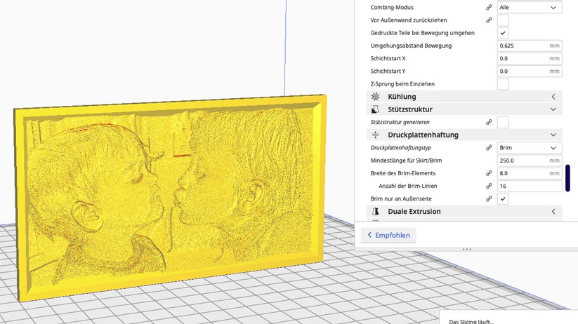 Um die Haftung der sehr kleinen Kontaktfläche zwischen Lithophane und Druckbett zu erhöhen, benutzen wir eine Brim-Struktur.